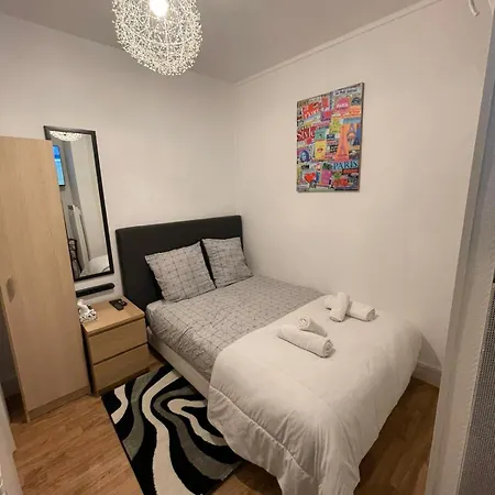 Apartment Dame De Fer Paris